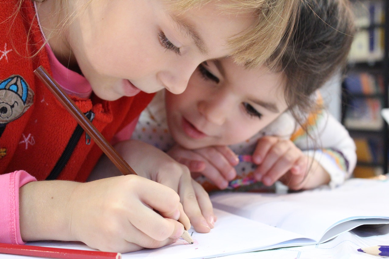 Educatia alternativa, o solutie pentru elevi si parinti multumiti