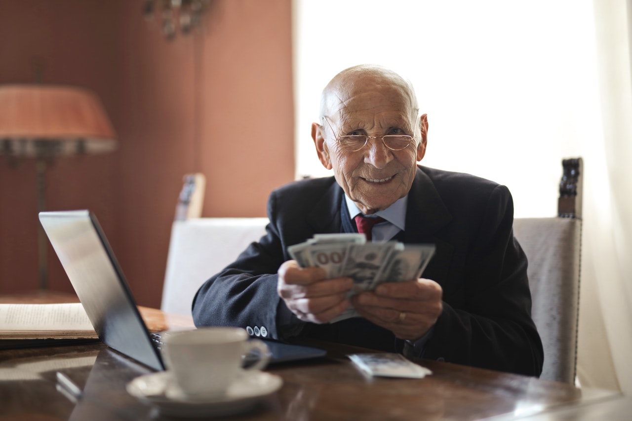 Afaceri pentru pensionari care iti pot aduce venituri in plus