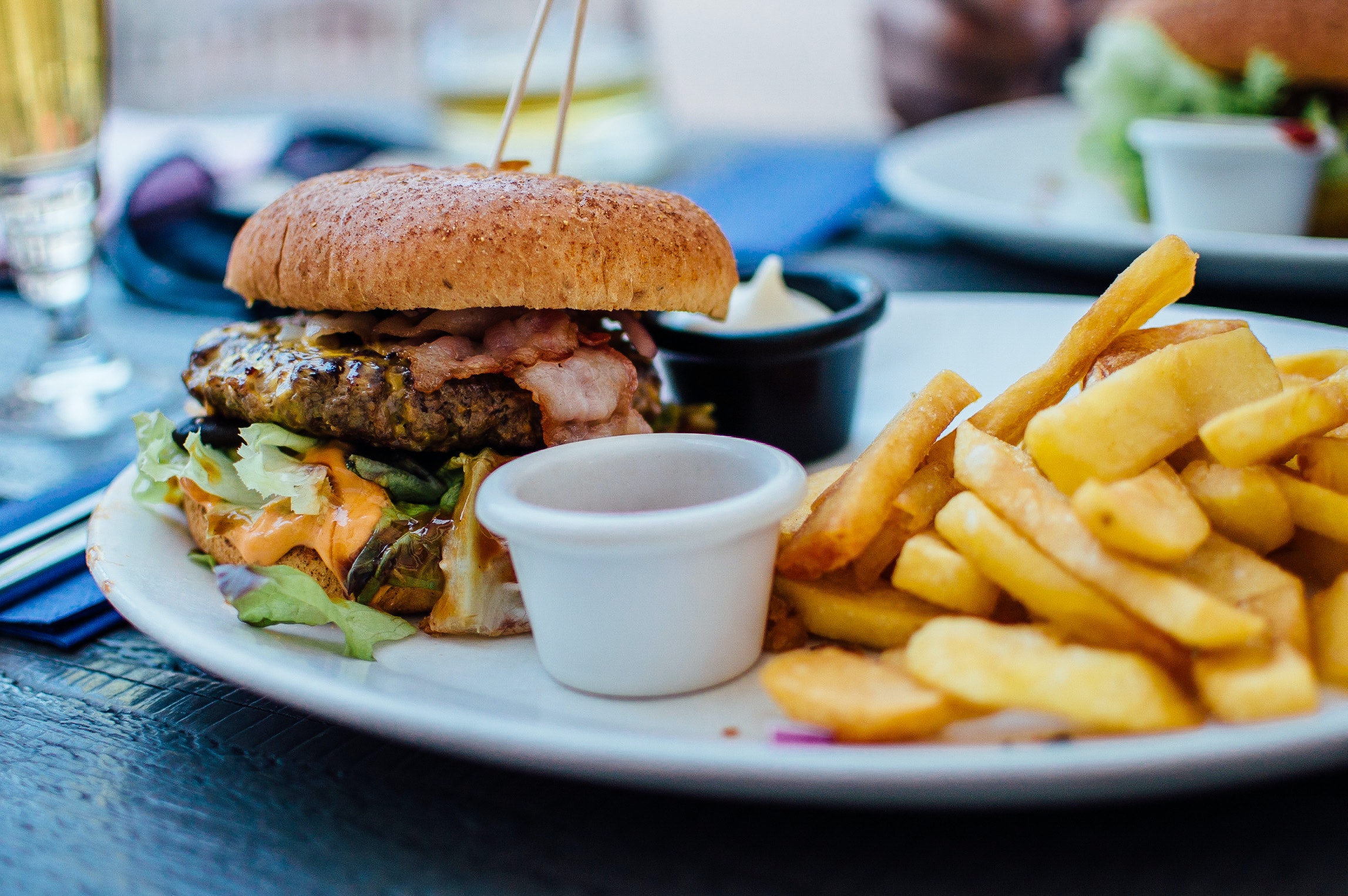 Efecte neasteptate ale fast-food-ului asupra creierului nostru