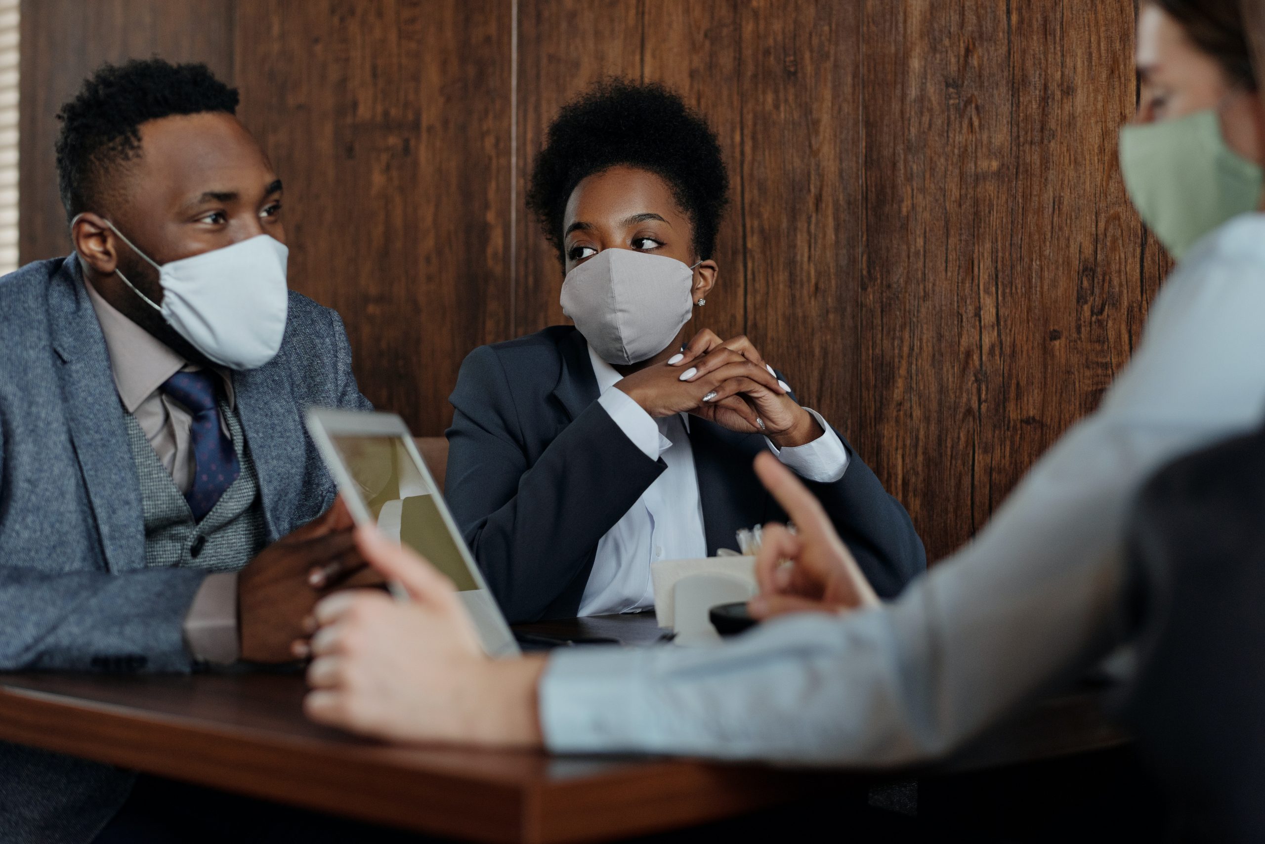 Cum evitam infectarea cu SARS-CoV-2 la locul de munca?