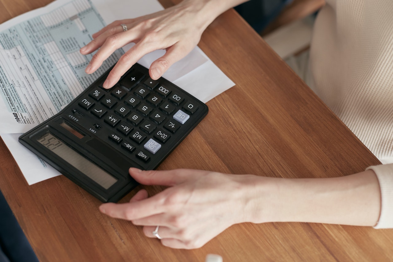 Metode prin care iti protejezi veniturile si economiile cand recesiunea este iminenta