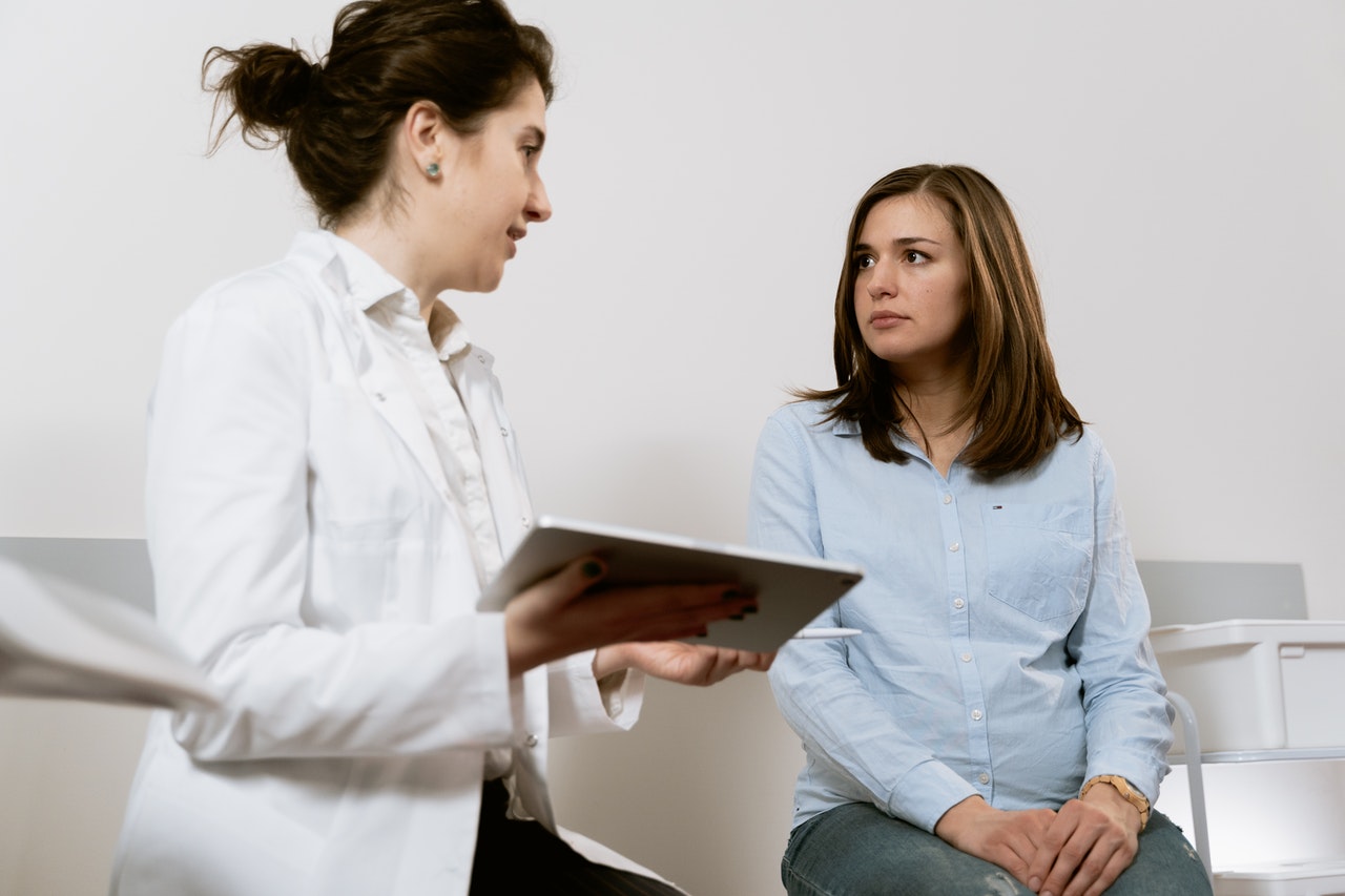 Cele mai frecvente intrebari despre COVID-19, perspectiva medicilor care ingrijesc pacientii