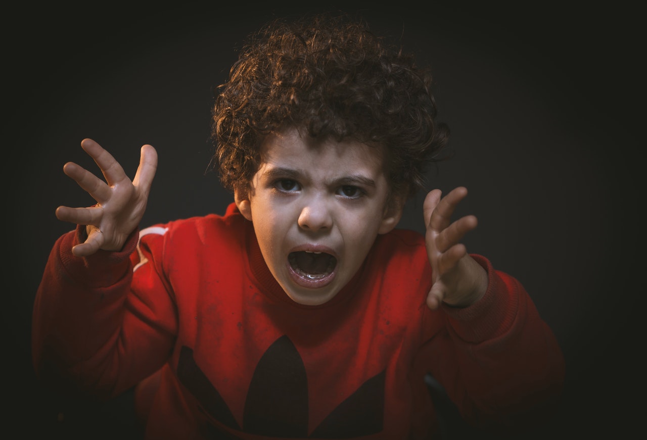 Ce faci cand copilul are un comportament agresiv? Sfaturi de parenting utile