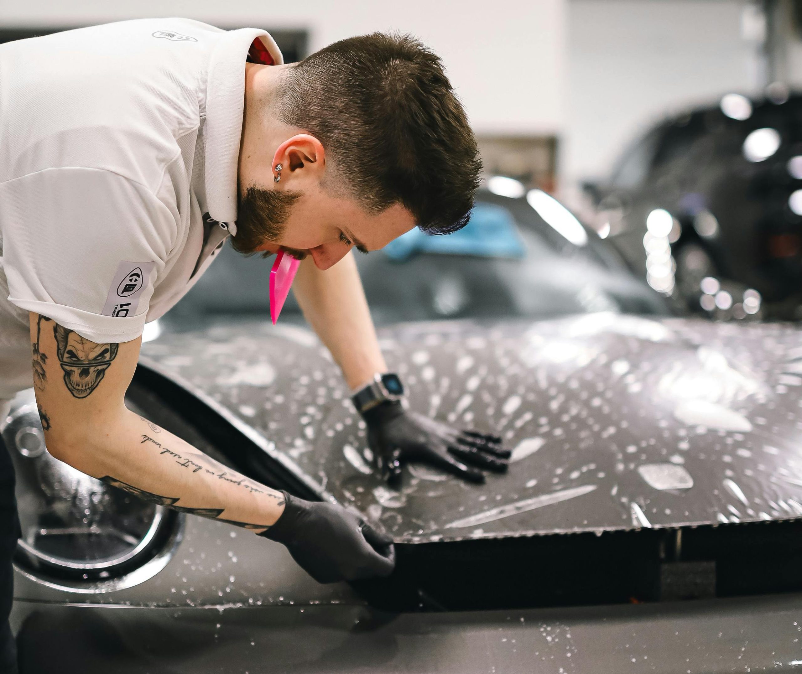Cum trebuie sa arate o folie protectie caroserie profesionala dupa aplicare si de ce sa apelezi la ateliere de detailing auto cu experienta?