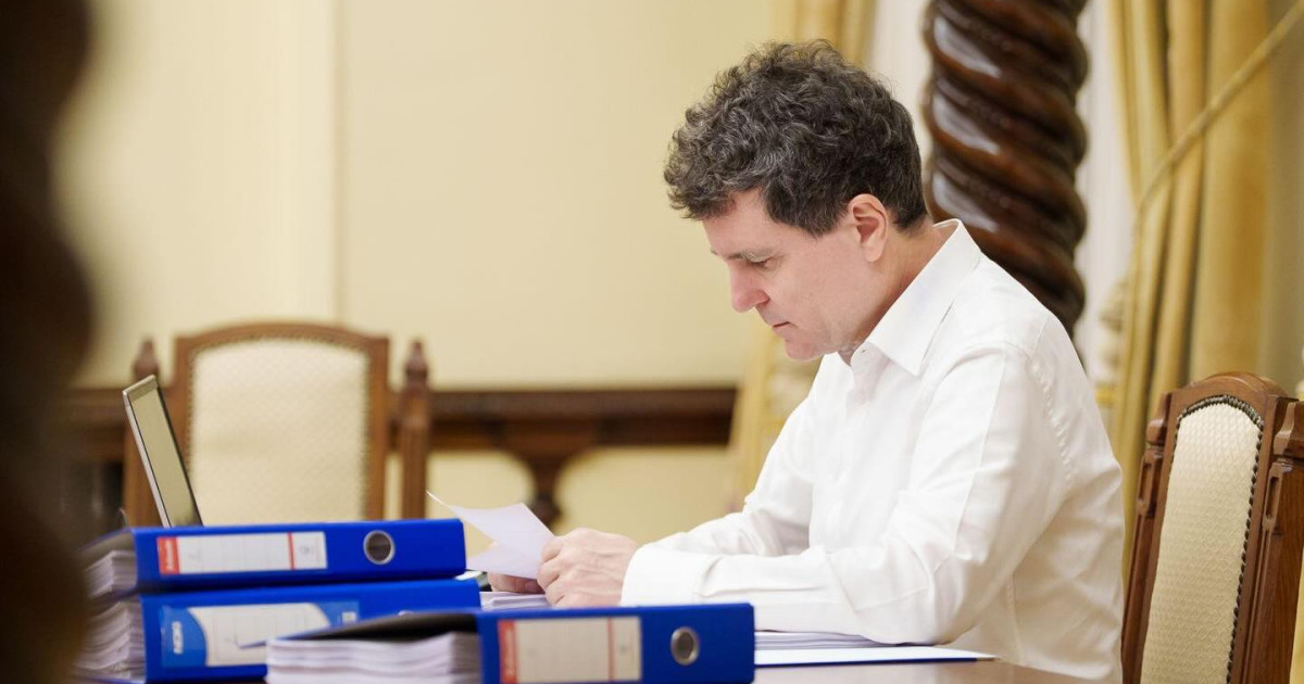 Nicușor Dan și Provocările din Sectorul Imobiliar: O Analiză a Situației Legale și Politice