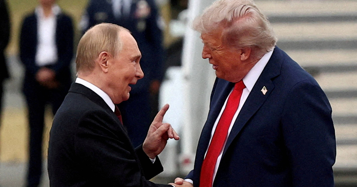 Tensiuni în Politica Americană: Criticile Democraților la Adresa Deciziilor lui Trump privind Sancțiunile asupra Petrolului Rusesc
