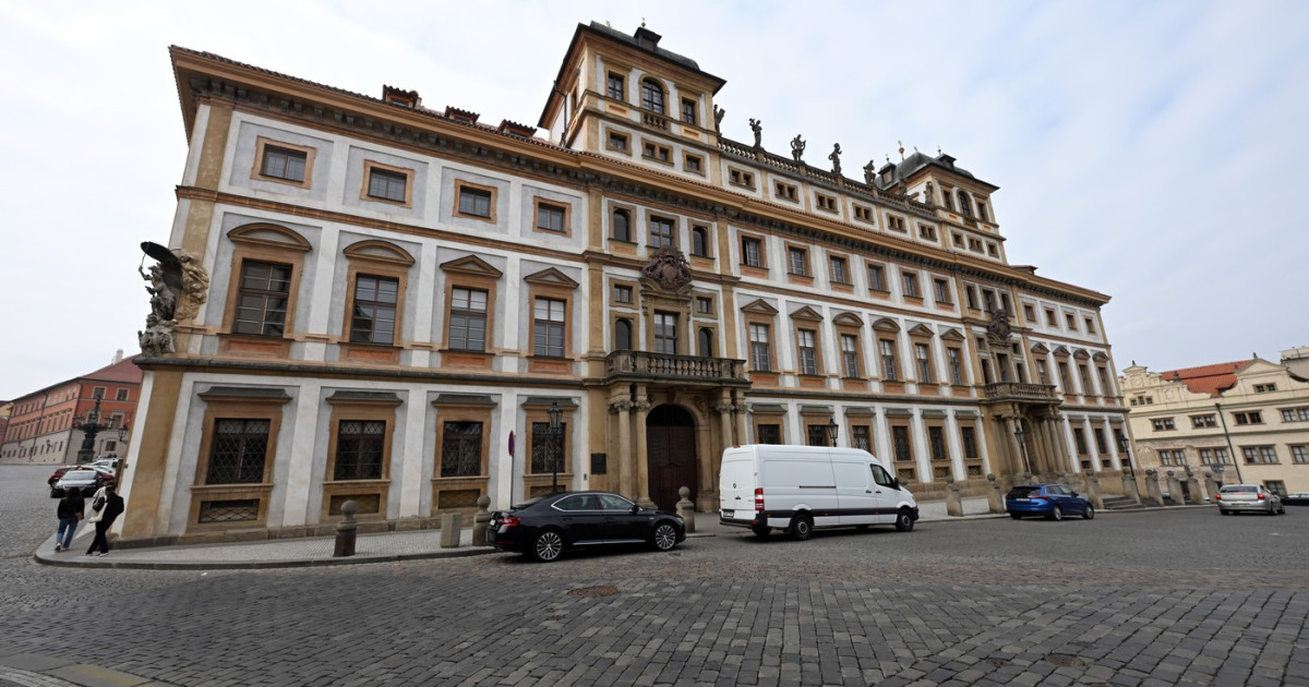 Tensiuni Diplomatice în Europa: Cehia Convoacă Ambasadorul Rusiei în Contextul Amenințărilor la Adresa Producătorilor de Echipamente Militare
