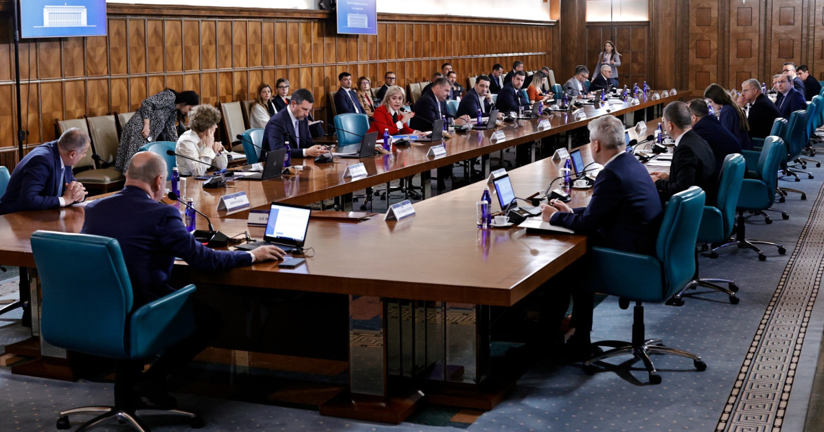 Tensiuni Politice în Coaliția Guvernamentală: Atmosfera de la Ședința de Guvern și Implicațiile pentru Ilie Bolojan