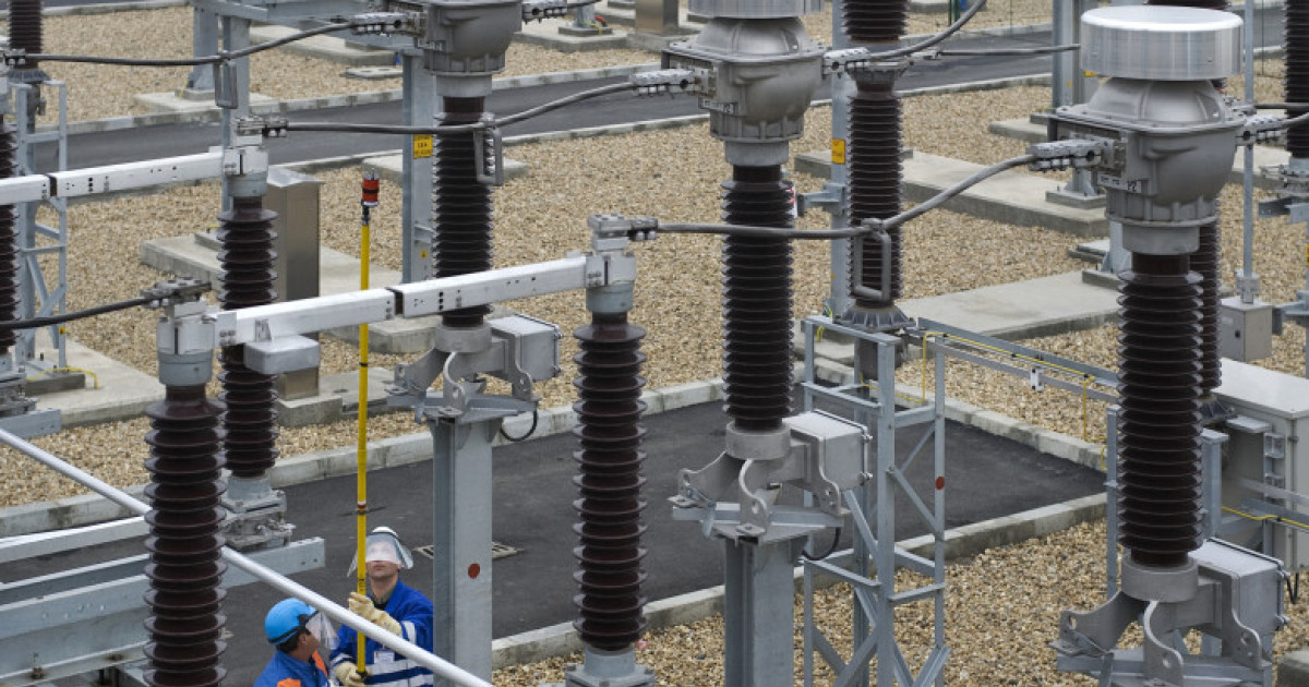 Înăsprirea condițiilor de racordare la rețeaua electrică: O soluție necesară sau un pas prea departe?