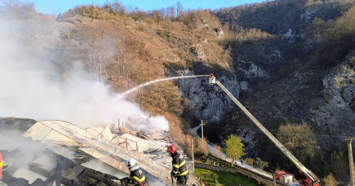 Tragedie la Mănăstirea Bistrița: Incendiu devastator și pierderi umane într-un lăcaș de cult istoric