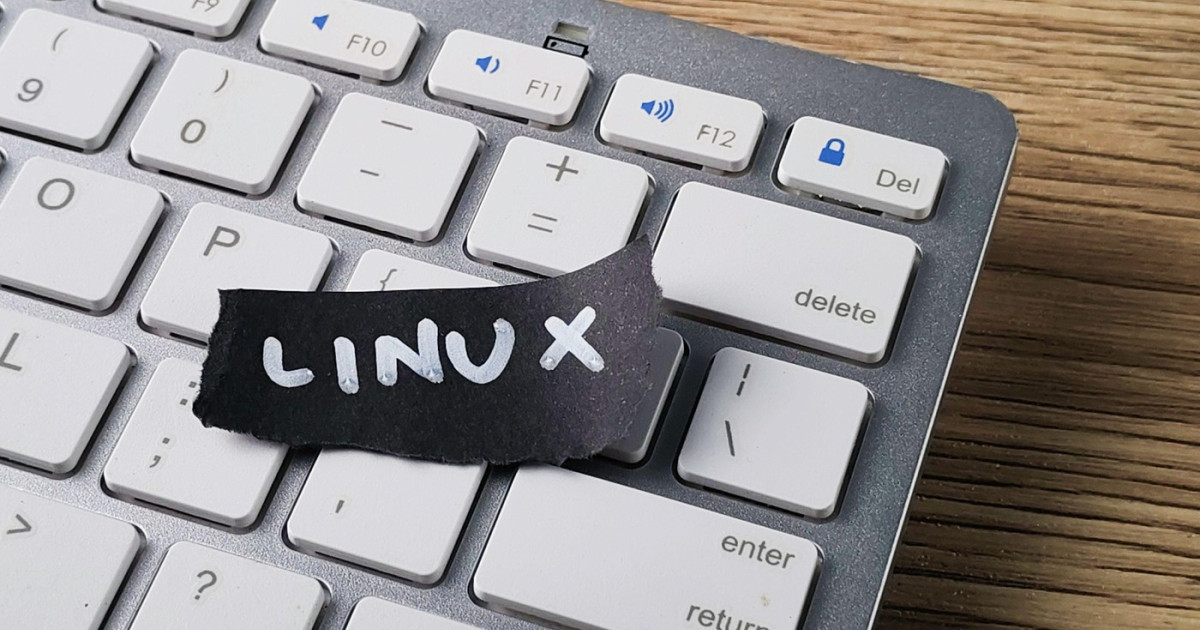 Franța îmbrățișează Suveranitatea Digitală: De ce migrarea de la Windows la Linux este un pas esențial