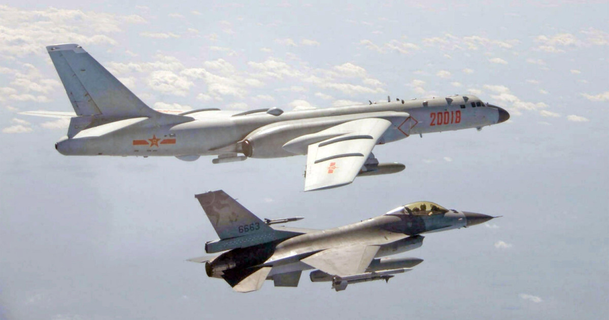 Tensiuni crescute în Strâmtoarea Taiwan: Avioanele de luptă chineze și întâlnirea Xi Jinping – liderul opoziției din Taiwan