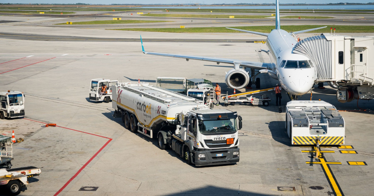 Criza combustibilului pentru avioane în Europa: Impactul asupra vacanțelor de vară și perspectivele economice