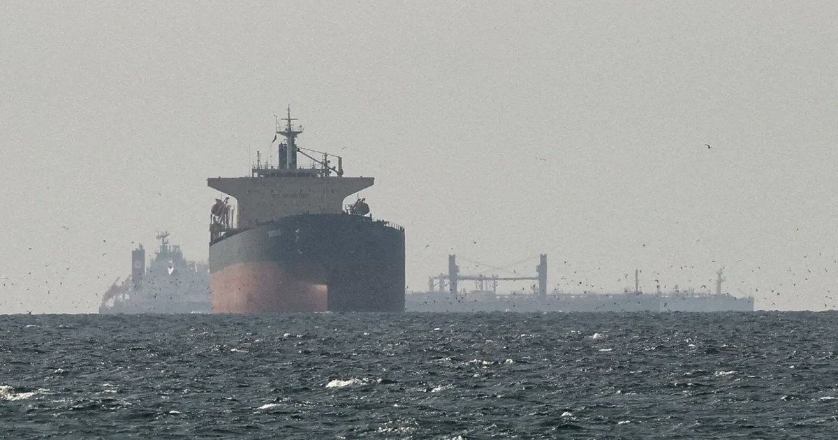 Traversarea Strâmtorii Ormuz: Prima Nave Neiraniană și Impactul Armistițiului dintre SUA și Iran
