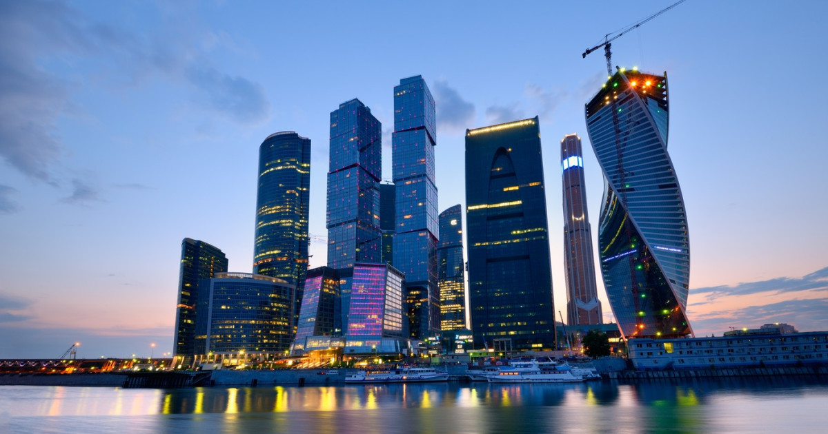 Rusia se confruntă cu un deficit bugetar fără precedent: Analiză a contextului economic și politic actual