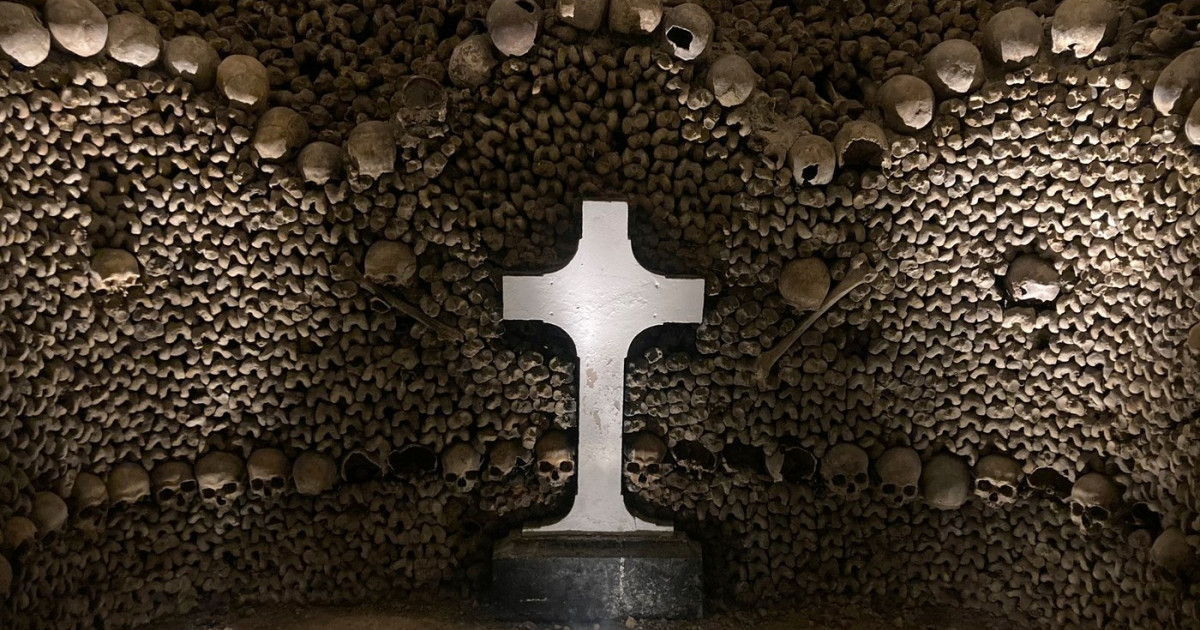 Catacombele din Paris: Redeschidere și Modernizare – O privire detaliată asupra istoricului și viitorului acestui sit emblematic