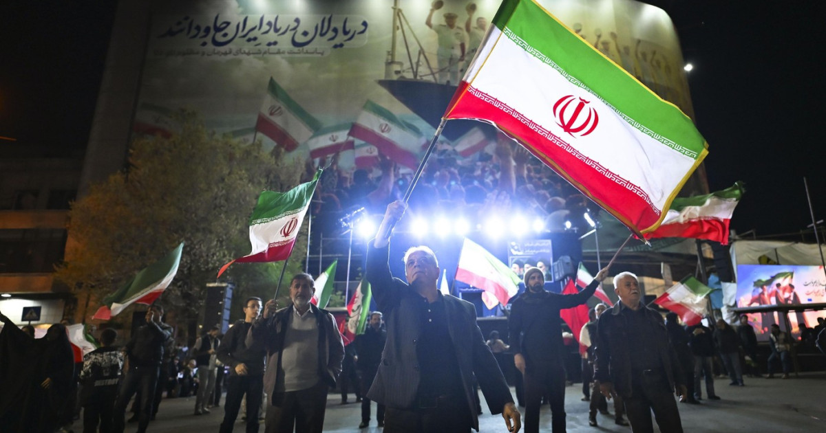 Protestele din Iran: Mii de oameni formează lanțuri umane în fața amenințărilor lui Trump