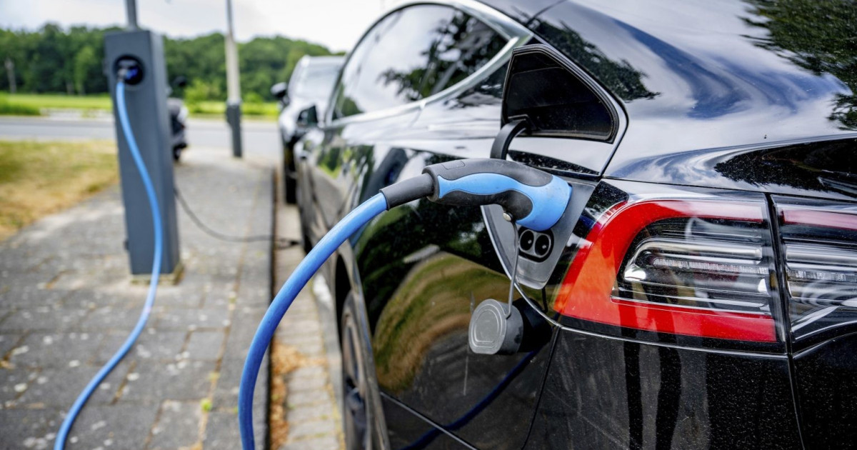 Revoluția electrică pe șoselele Germaniei: Impactul crizei carburanților asupra înmatriculărilor de mașini electrice