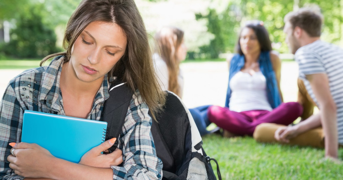 Impactul Singurătății Asupra Sănătății: De Ce Sentimentul de Singurătate Este Mai Periculos Decât Izolarea Socială