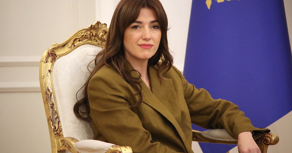 Criza Politică din Kosovo: Provocările și Implicațiile Alegerii unei Președinte Interimaire