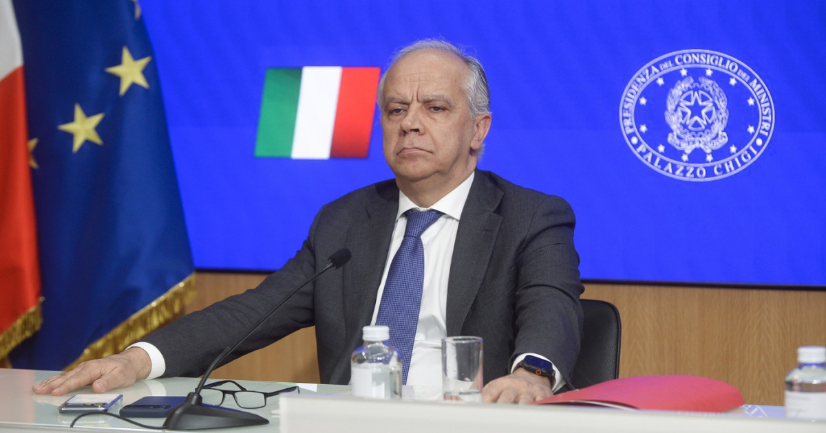 Scandalul Jurnalistei și Ministrului: O Analiză a Implicațiilor Politice și Sociale în Italia