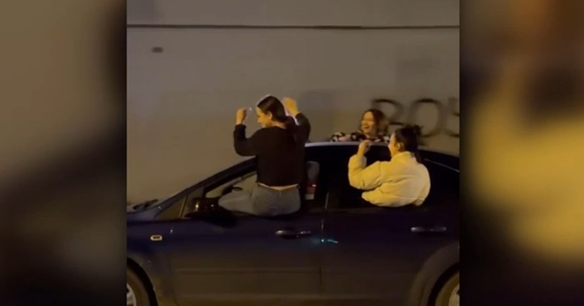 Spectacol pe roți: Analiza incidentului șoferiței din Cluj și implicațiile sociale ale comportamentului tinerilor la volan
