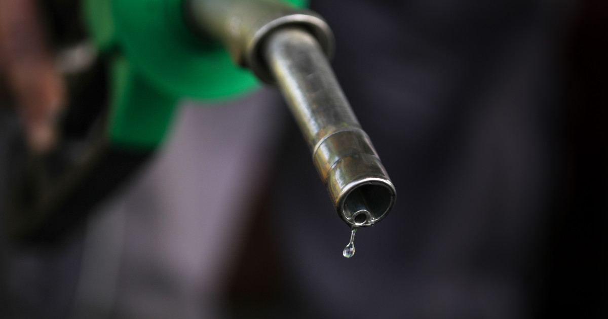 Scăderea Prețurilor Carburanților: O Analiză Detaliată a Impactului Economic și Social în România