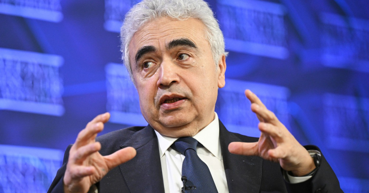 Criza Petrolului: O Schimbare Irevocabilă în Industria Combustibililor Fosili