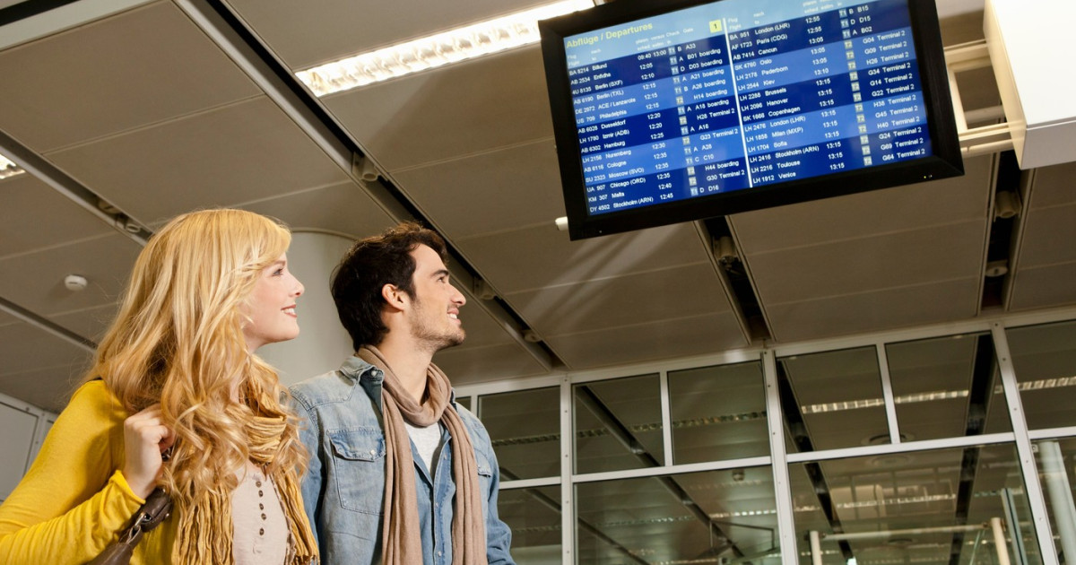 Revoluția digitală în transportul aerian: Noua platformă guvernamentală pentru pasageri în aeroporturi