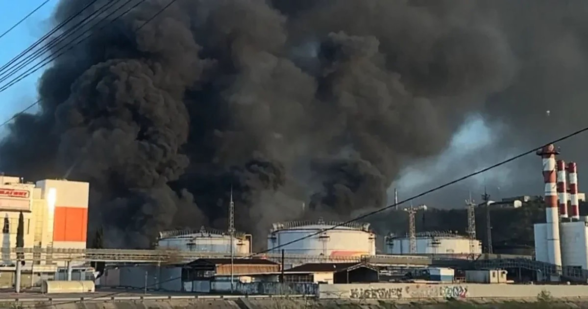 Ploaie Neagră pe Coasta Rusă a Mării Negre: Impactul Atacurilor Ucrainei asupra Infrastructurii Energetice și Mediului