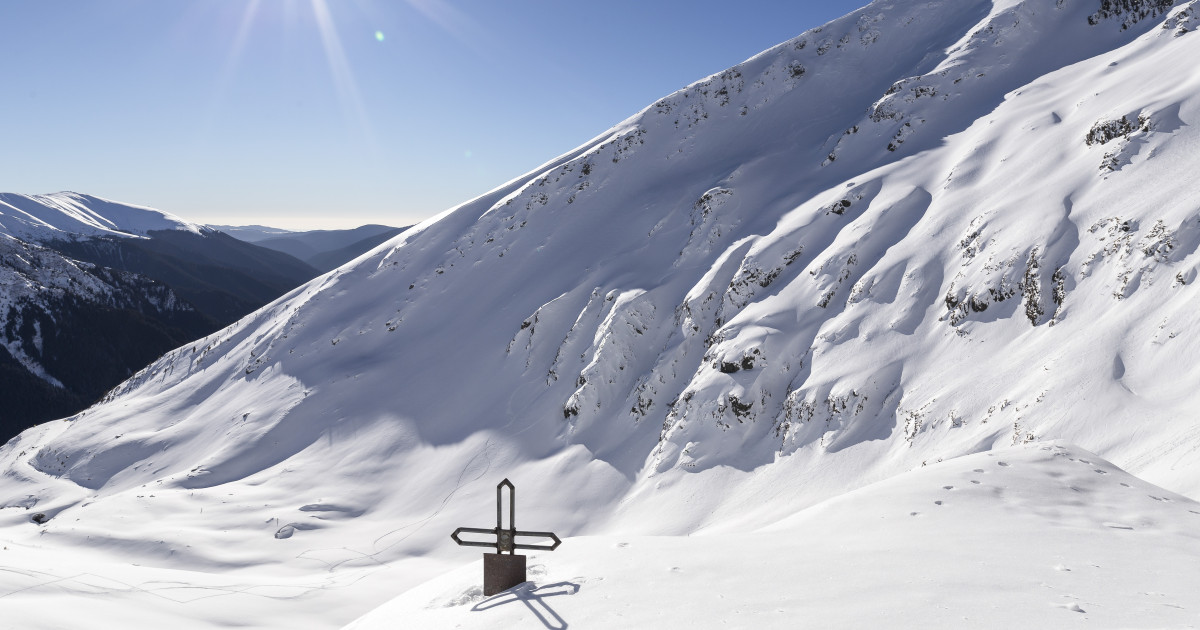 Avalanșe în Munții Făgăraș și Bucegi: Risc Crescut și Implicații pentru Turism și Securitate