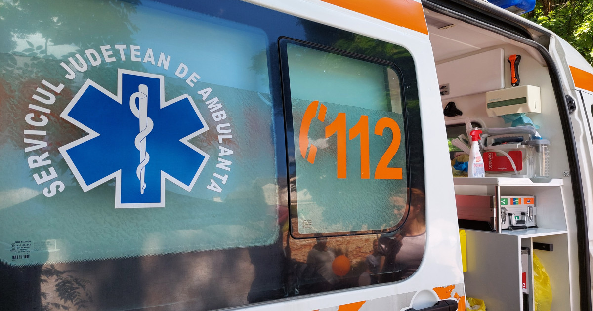 Tragedie în Constanța: O femeie se aruncă din ambulanță după o tentativă de sinucidere cu detergent