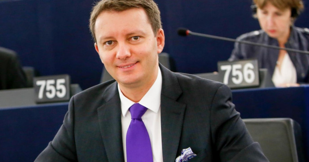 Parteneriate Îngrijorătoare: Analiza Relației Dintre PSD și AUR în Contextul Valorilor Europene