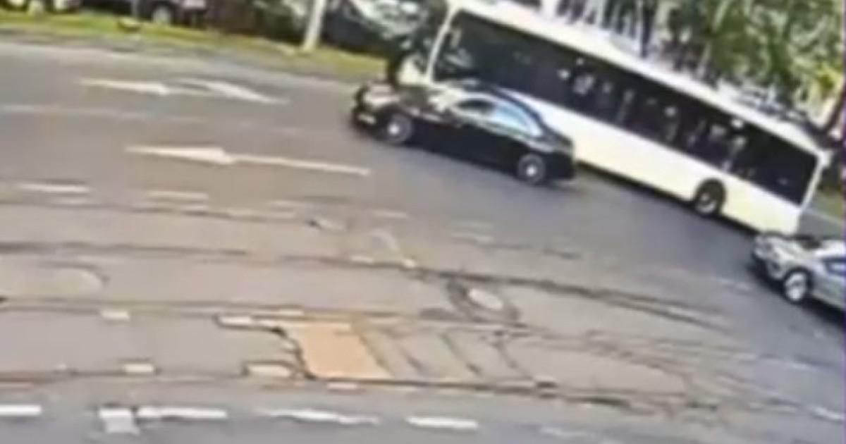 Tensiune în trafic: Amenințarea cu arma a unui șofer de autobuz din București și implicațiile sociale ale violenței în trafic