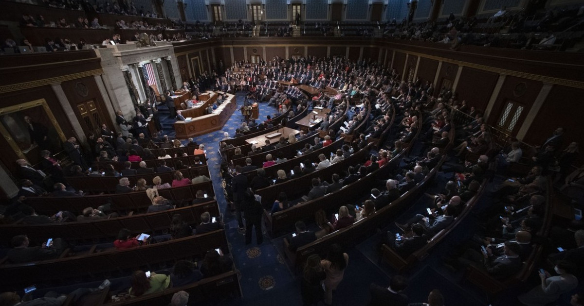 Democrații din Congresul SUA înfruntă provocările prerogativelor militare ale lui Trump: O analiză a contextului și implicațiilor