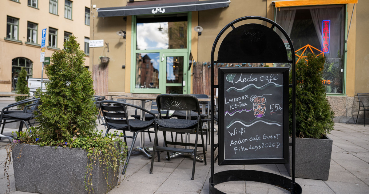 Cafeneaua Inteligentă: Impactul AI-ului Mona în Stockholm și Viitorul Muncii