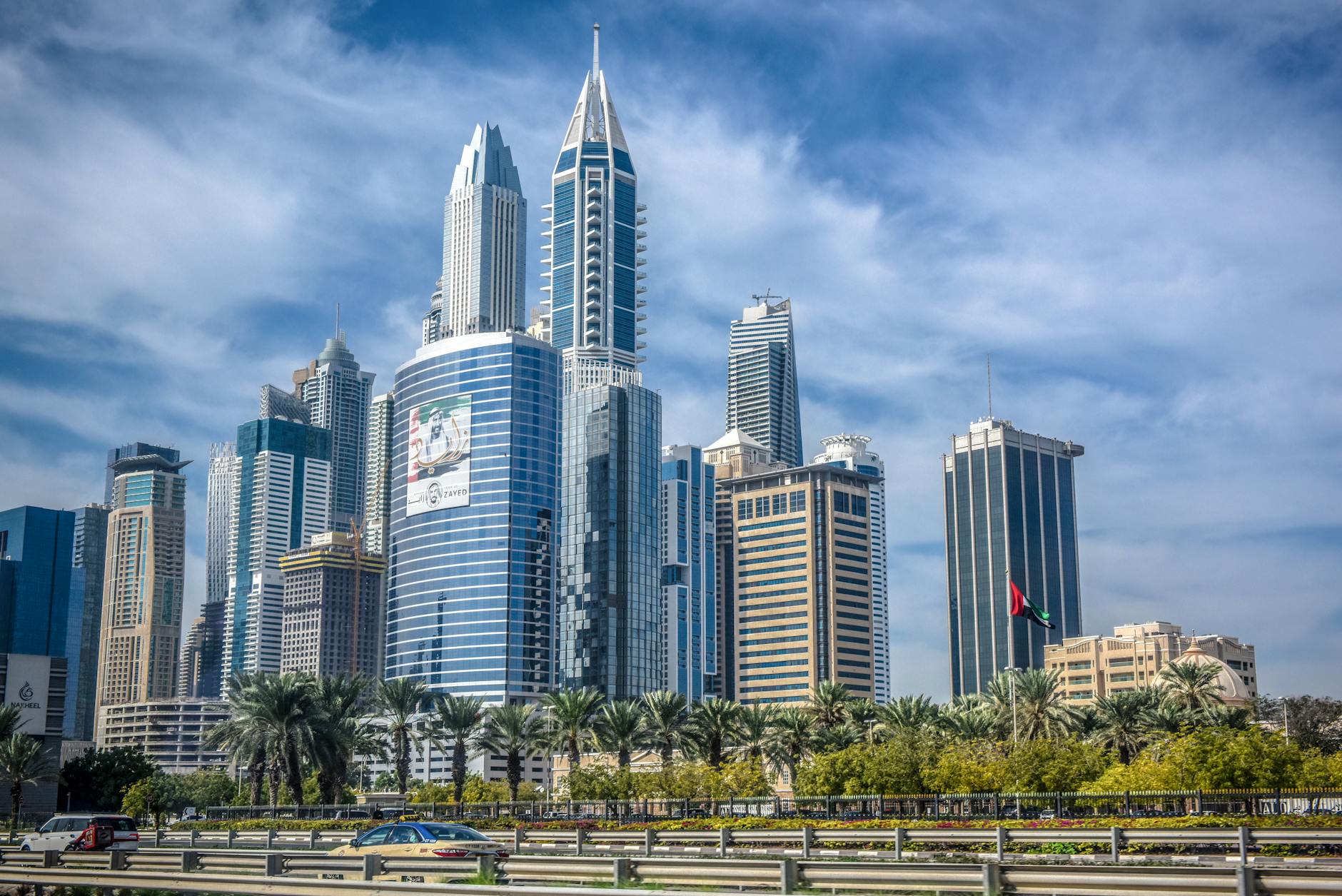 Ieșirea Emiratelor Arabe Unite din OPEC: O Mișcare Strategică cu Implicații Profunde pentru Regiunea Golfului