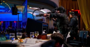 Ambiguitatea unui incident armat: Împușcătura ofițerului Secret Service la dineul lui Trump – O analiză detaliată