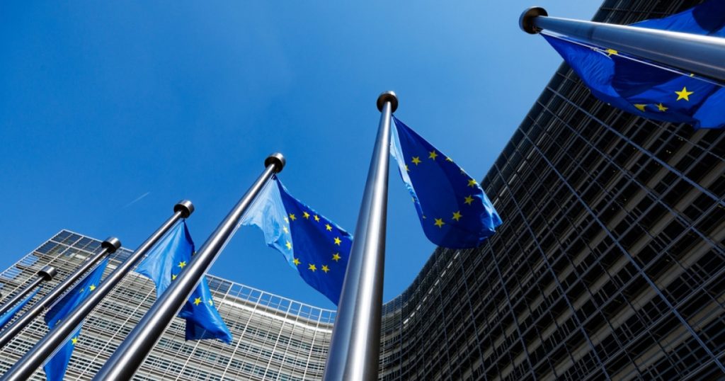 Tensiuni comerciale între SUA și UE: Reacția Comisiei Europene la amenințările lui Trump privind tarifele auto