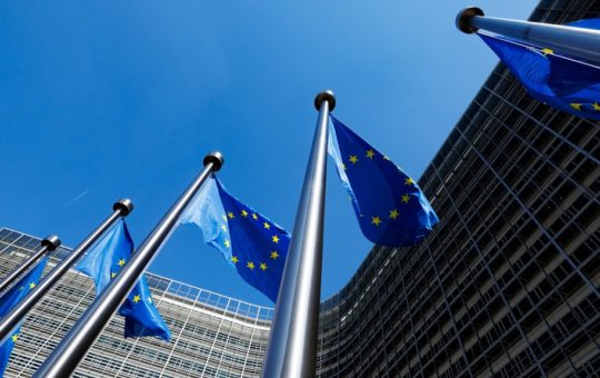 Tensiuni comerciale între SUA și UE: Reacția Comisiei Europene la amenințările lui Trump privind tarifele auto