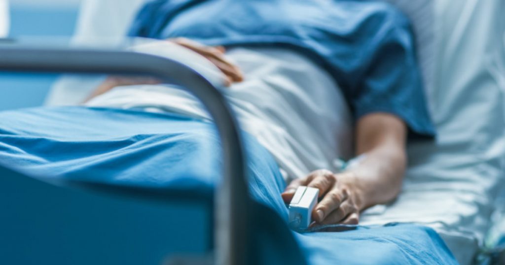 Reducerea paturilor din spitale: O reformă necesară sau o amenințare pentru sănătatea publică?