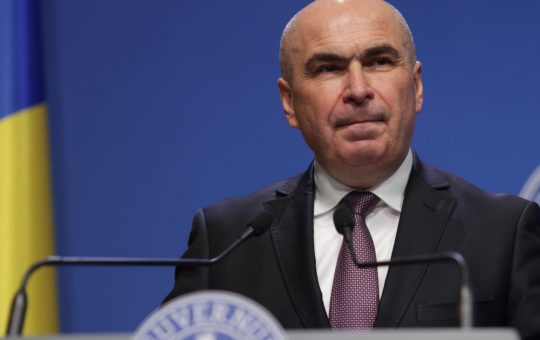 Criza politică din România: Opiniile românilor asupra demiterii premierului Ilie Bolojan și schimbările în intenția de vot