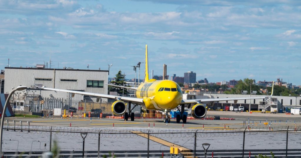 Scumpirea combustibilului și colapsul Spirit Airlines: O analiză a crizei din aviația low-cost americană