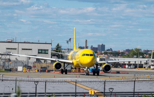 Scumpirea combustibilului și colapsul Spirit Airlines: O analiză a crizei din aviația low-cost americană