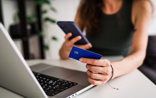 Vacanțe la prețuri accesibile: Ghid complet pentru a identifica ofertele reale și a evita capcanele online