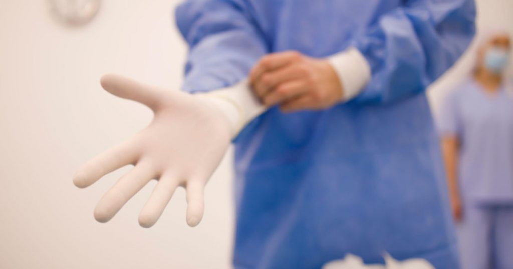 Tragedia estetică: O femeie decedează după o intervenție în București, iar cabinetul medical este închis de Ministerul Sănătății