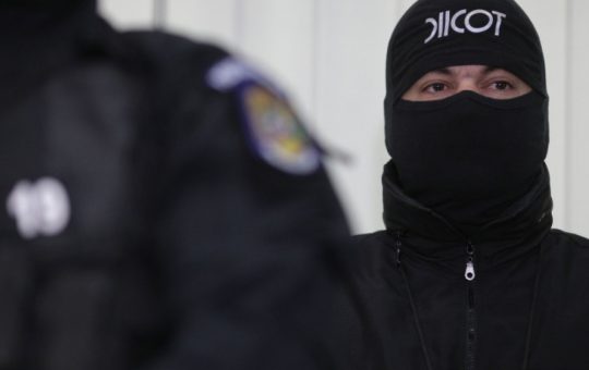 Captura DIICOT: Un Bărbat cu 11 Kilograme de Canabis pe Autostrada A2 – Analiză Detaliată a Implicațiilor și Contextului