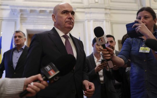 Ilie Bolojan și moțiunea de cenzură: O analiză a responsabilităților și implicațiilor politice