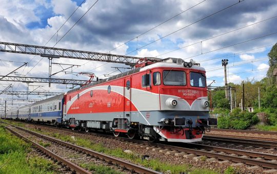 Culmea absurdului la CFR: 21 de trenuri noi stau nefolosite în Gara Obor