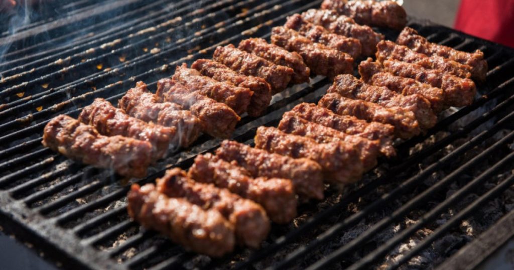 Aglomerația din Piața Obor de 1 Mai: O Tradiție Culinară și Implicațiile Sale Sociale